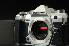 Olympus OM-D E-M5 Mark III 20.4MP Mirrorless Digital Camera -3331 cuts- 11795