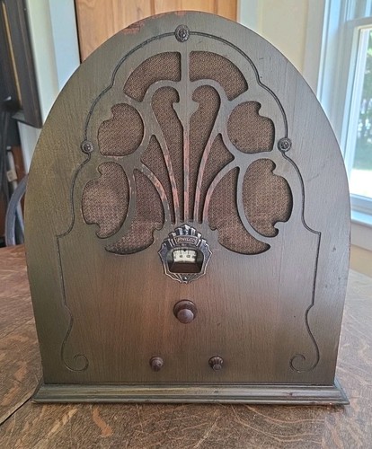 Radio de tubo vintage Philco modelo 20 Baby Grand Cathedral
