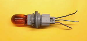 Cruze Sonic Traverse OEM Turn Signal Light Lamp Bulb Socket & Connector 95291965