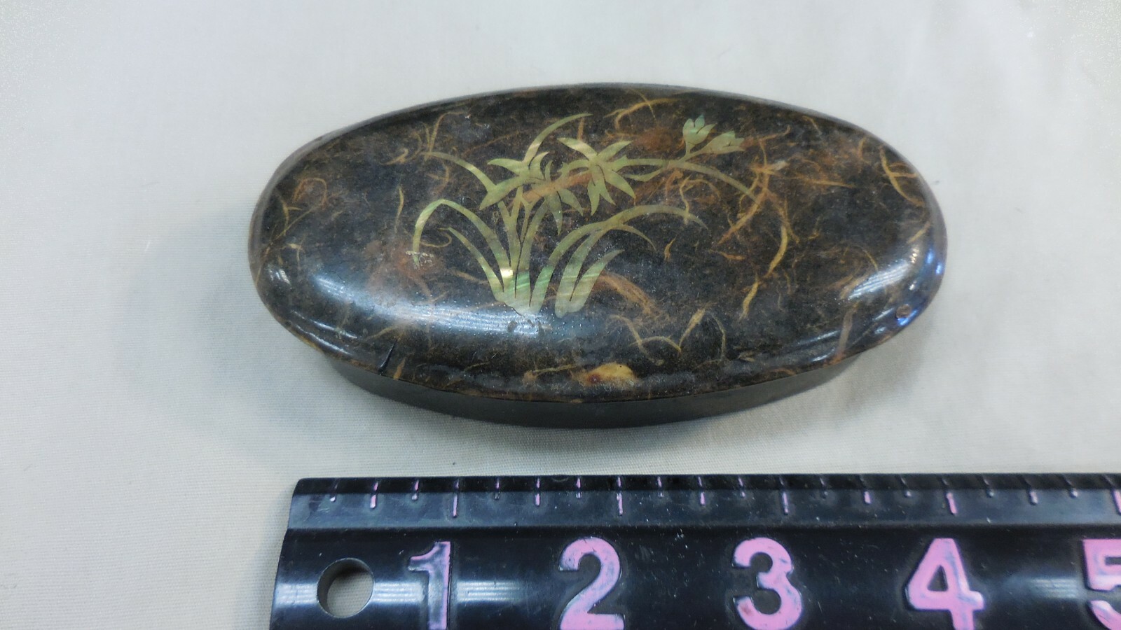 SMALL OVAL SHAPED FLOWER & PETALS DESIGN TRINKET BOX & LID