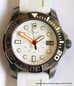 victorinox dive master 500 white