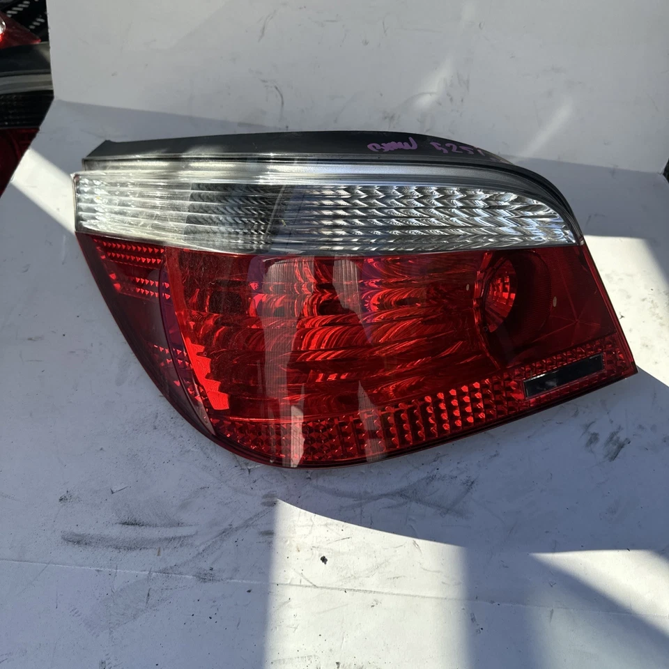 BMW 525I 2004-2007 luz trasera izquierda conductor OEM. Foto 3 de 4