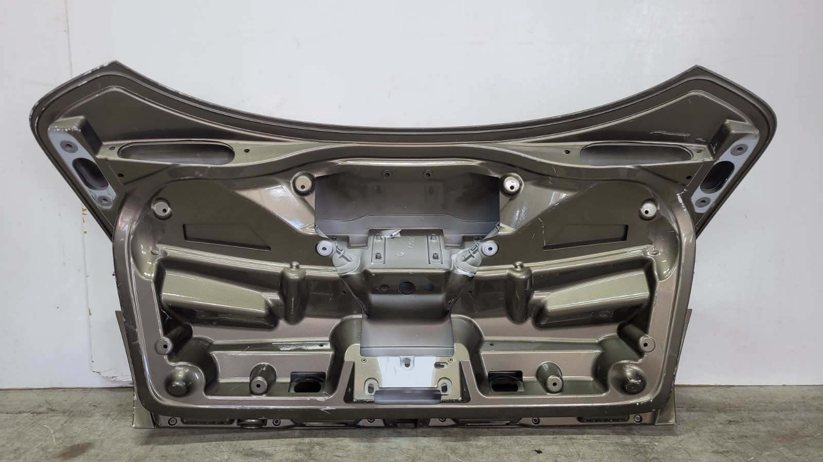 2017 2018 2019 2020 2021 2022 ASTON MARTIN DB11 V12 COUPE REAR TRUNK LID OEM