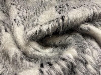 Super Luxe Tissu En Fausse Fourrure À Pois Noirs Et Blancs - Photo 1/4
