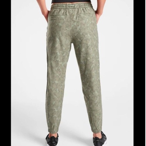 ATHLETA STRATUM CAMO OLIVE ELASTIC WAIST FARALLON JOGGER PANTS Size 10 - Picture 2 of 8