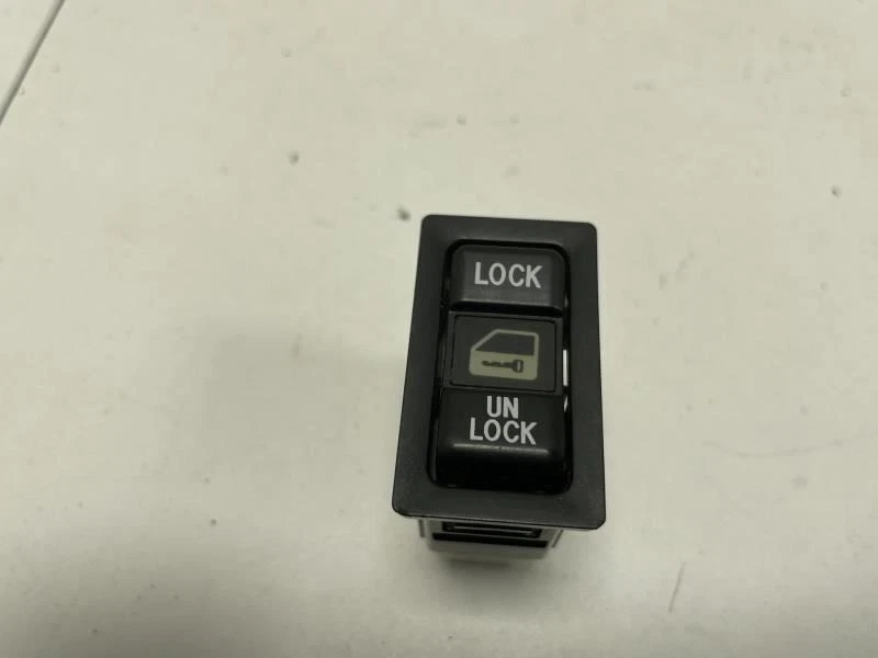 TOYOTA MR2 SPYDER 2001 LOCK UNLOCK SWITCH PUSH BUTTON ASSEMBLY FACTORY - Image 2 of 4