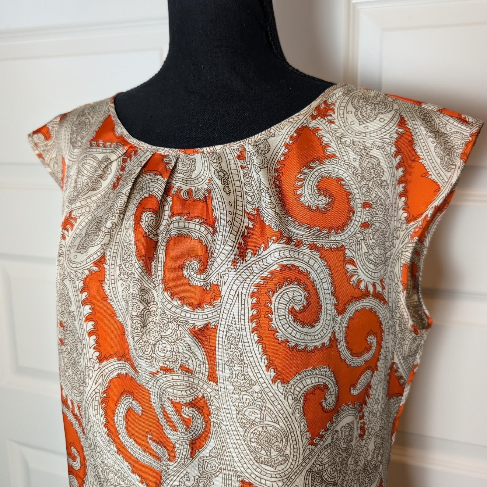 Talbots Size 12 Blouse Button Back Sleeveless  Or… - image 4