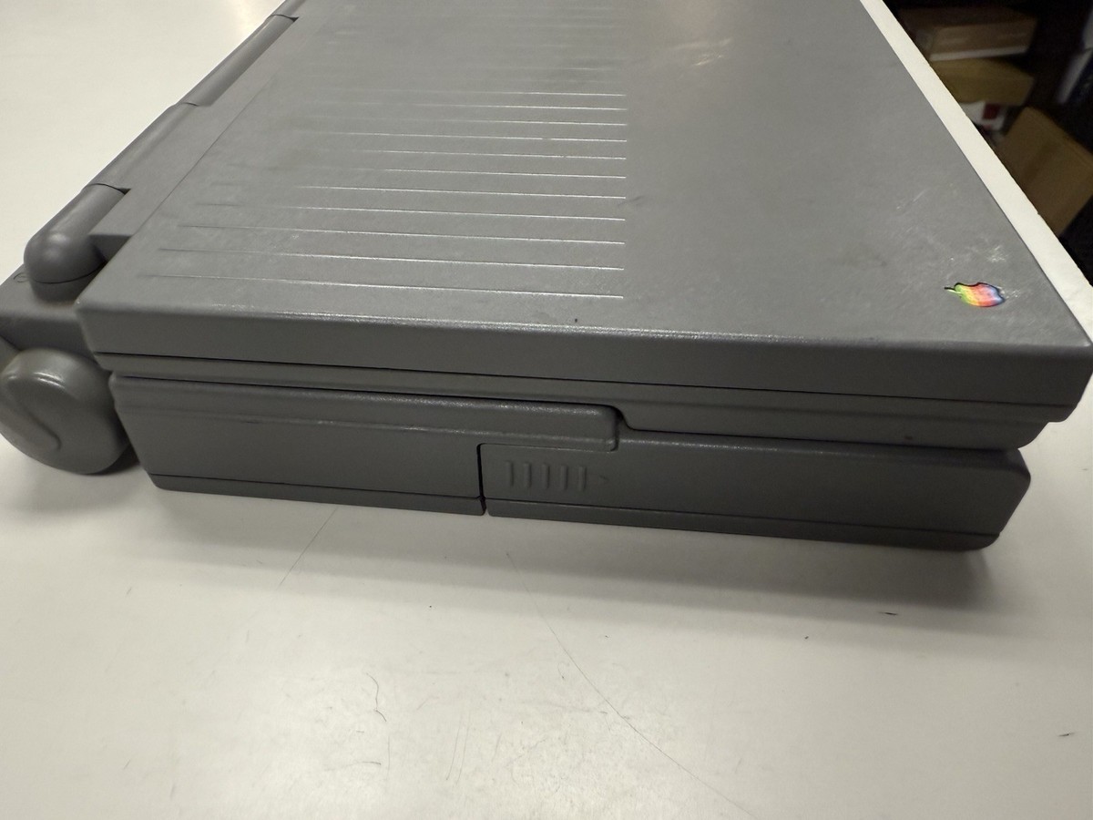 Apple PowerBook145B-4本体良品。 Apple Macintosh PowerBook 145B Vintage Rare - Powers on but no