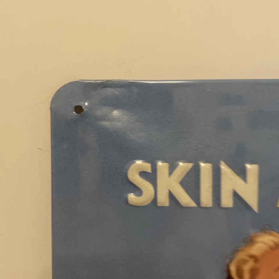 Skin Needs Nivea - Blechschild Gewölbt - Geprägt Ca. 30 X 20 Cm / Gebraucht - Bild 2 von 4