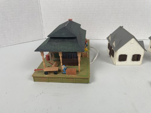 Vintage Tyco Lighted Freight Station #906 + Plasticville Houses + Cars - Picture 5 of 9