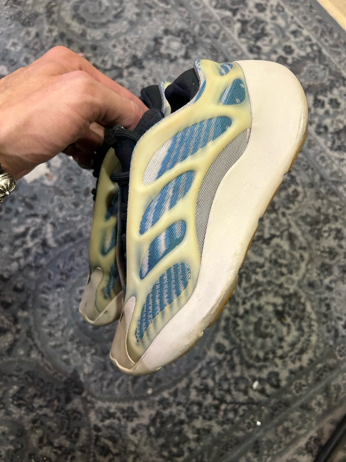 Size 4 - adidas Yeezy 700 V3 Kyanite thumbnail 4