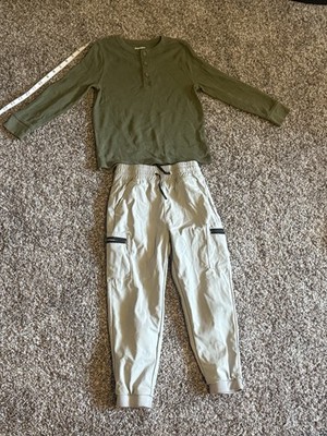 Kids Outfit Old Navy Green Sweatshirt 5T Joggers Wonder Nation Light Gray 5T