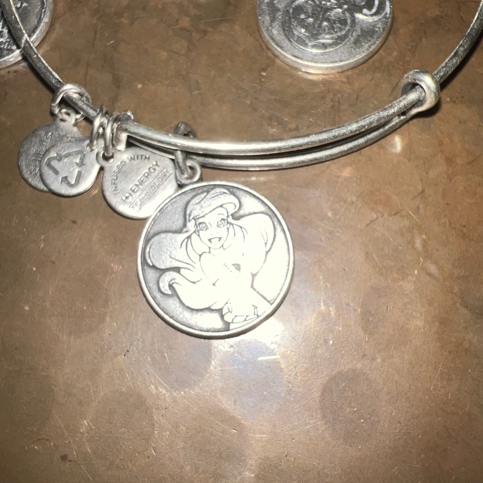 Alex and Ani Parques Disney Mickey Ears Filigrana, Sirenita, Castillo Juego de 3 Foto 2 de 4