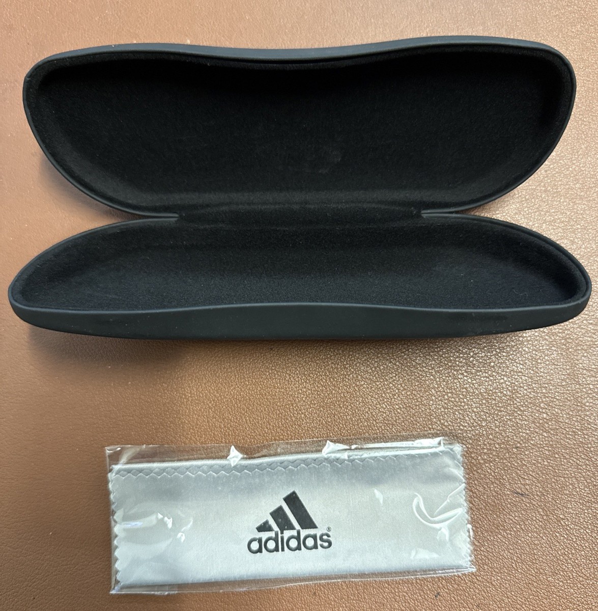 ADIDAS Eyeglasses/Sunglasses Hard Case - Black - Clamshell  display picture 3