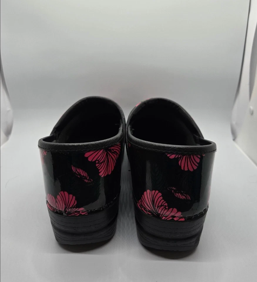 Tamancos de trabalho Dansko floral patenteado UE 39/EUA 8,5–9 hibisco conforto - Imagem 3 de 4