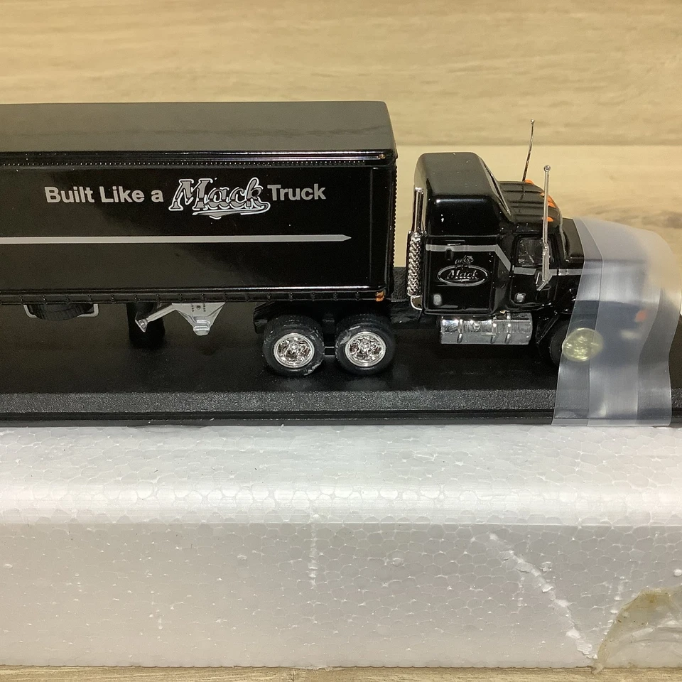 Remolque semirremolque Matchbox Convoy CCY05 Mack CH600 construido como un Mack Foto 3 de 4