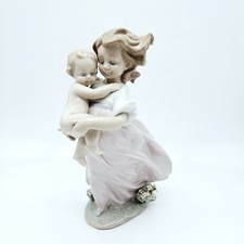 Lladro 6681 Playing Mom Porcelain Figurine 9" Girl with Baby 2000