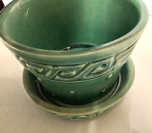 VTG. 1950's MCCOY GREEN 4" GREEK KEY HOBNAIL FLOWER POT WITH ATTACHED SAUCER