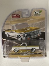 Greenlight 1:64 1972 Chevrolet C-10 Short Bed Custom Yellow and White 1352002-5C