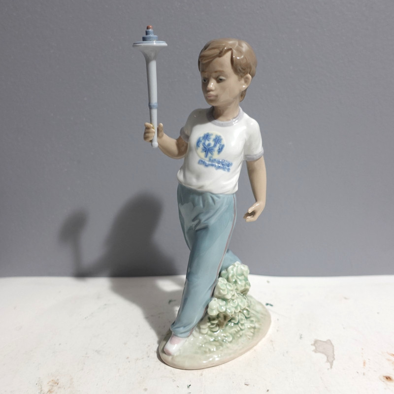 Lladro Figurine 7522 "Courage" Special Olympics Boy With Torch