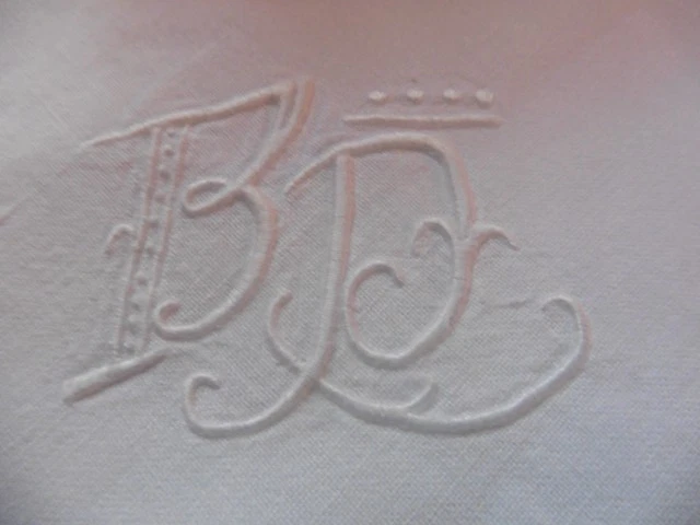 8 ANCIENNES SERVIETTES DE TABLE COTON BLANC"BD"COURONNE MAIN 54X48 CM - Photo 4/4