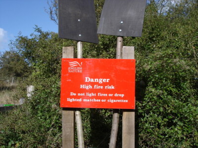 Photo 6x4 Lullington Heath - English Nature ''fire risk'' notice Jevingto c2005