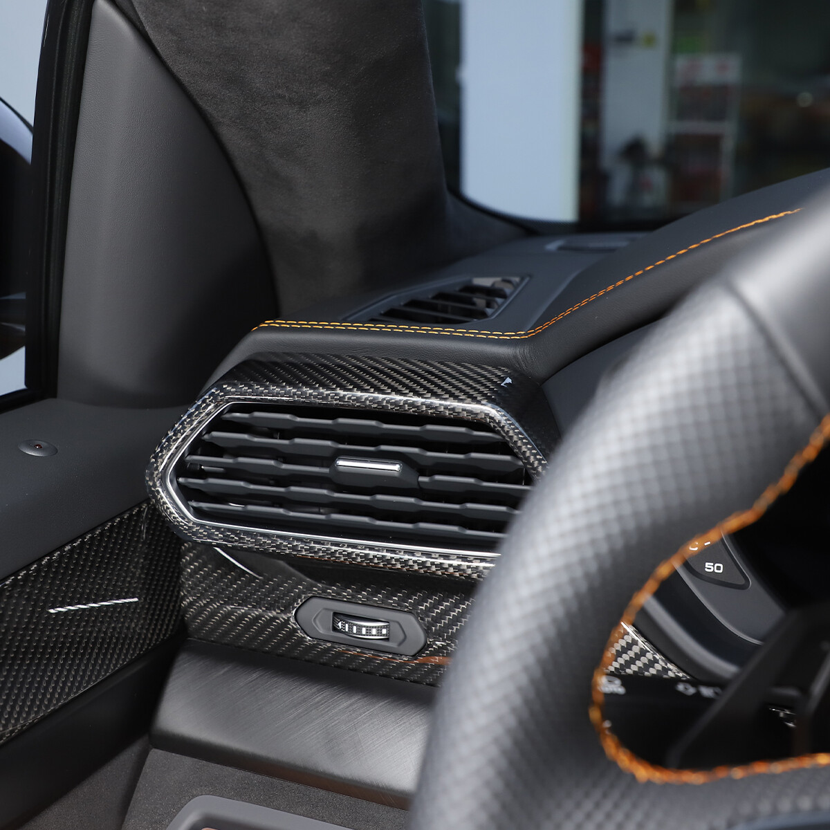 2PCS Real Carbon Fiber Air Outlet Vent Cover For LAMBORGHINI URUS 2018-2023