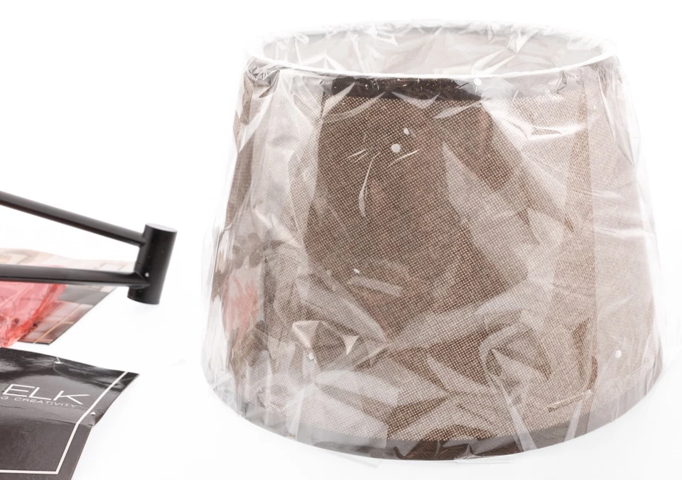 Aplique basculante de 1 luz Elk Home acabado bronce envejecido con tono de lino beige 10291/1 Foto 3 de 4