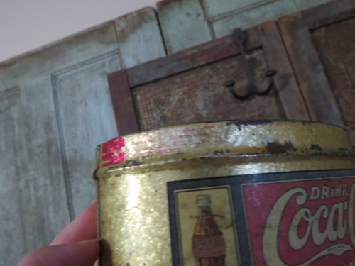 Vintage 1989 Coca Coca Coca Coca Cola latta ovale con signora sul coperchio Briston Ware bella patina - Foto 5 di 6