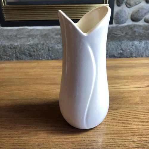 Vintage Mccoy Pottery Floraline  588 Cream  Beige Vase Tulip Opening 8” EUC