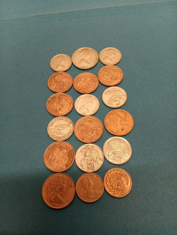 NEW ZEALAND  LOT OF 18 COINS    