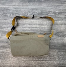 Bellroy Sling Mini Bag Beige Piccola Borsa a Tracolla Unisex 4L Viaggio