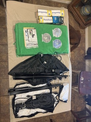 Photography Lighting Kit  w/ 2 Light Stands Softboxes Green BackdropBulbs/Manual