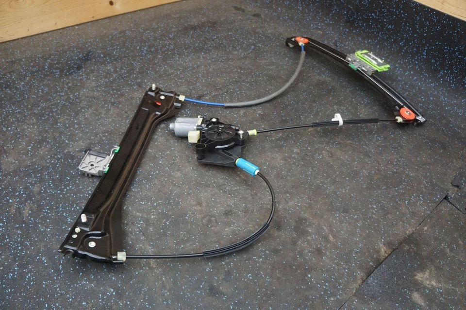 Conjunto motor regulador ventana derecha 4S8837462B OEM Audi R8 2017+ Foto 2 de 4