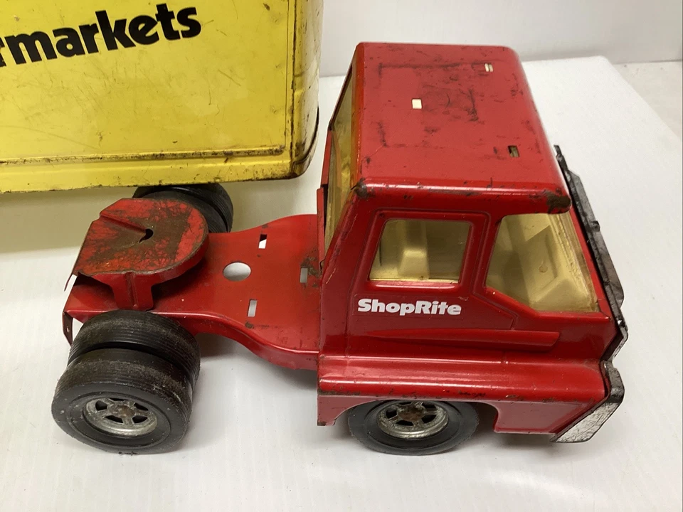 Vintage ERTL Shop Rite Supermarket Semi Tractor & Trailer~#2425~Pat. 3307291 - Image 4 of 4