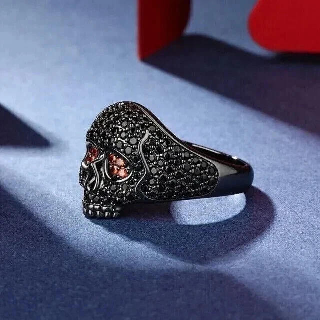 Anillo de Halloween con calavera de zafiro rosa simulado de corte redondo de 3 quilates enchapado en oro negro de 14 k Foto 3 de 4