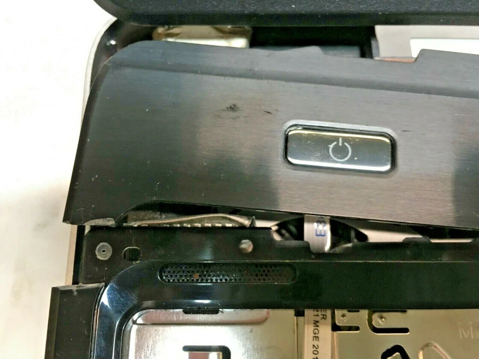 Dell Vostro 2420 Laptop For Parts Damaged Boots to BIOS NO HDD/RAM/Battery JR - Image 4 of 4