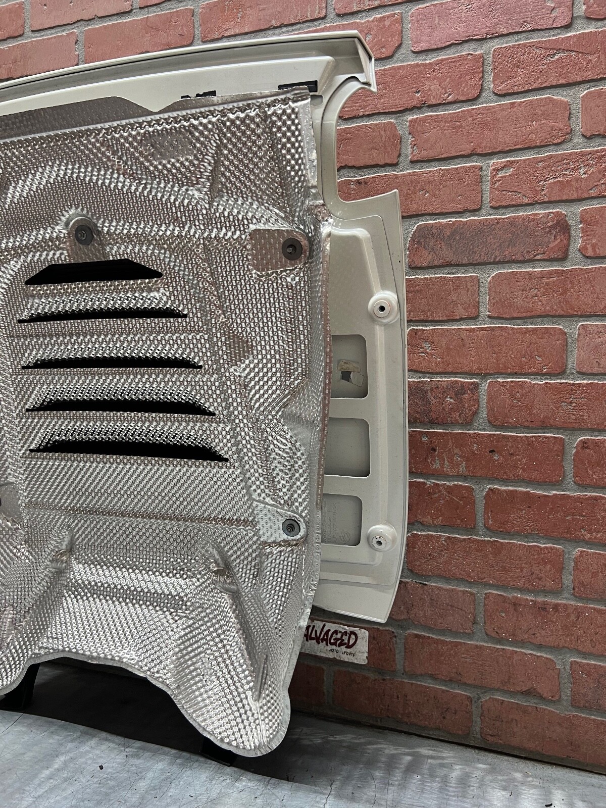 15-17 MCLAREN 650S SPIDER REAR ENGINE BONNET DECK LID CENTER VENT GRILLE OEM