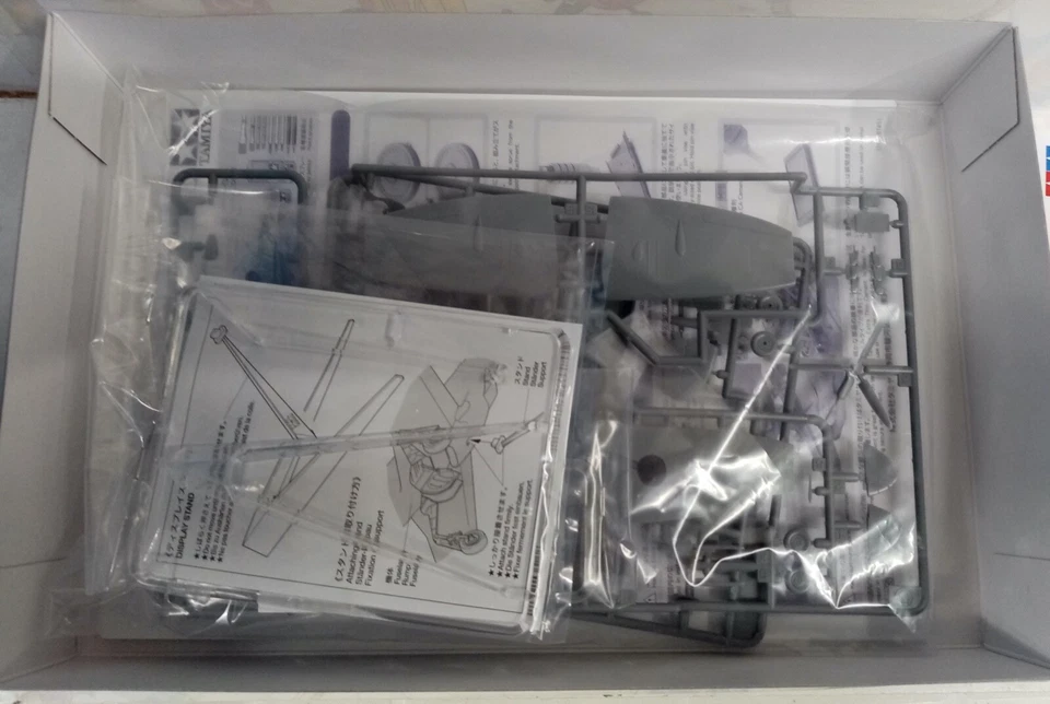 TAMIYA 1/72 SUPERMARINE SPITFIRE MKVB TROP.  ITEM 60756 - Immagine 2 di 2