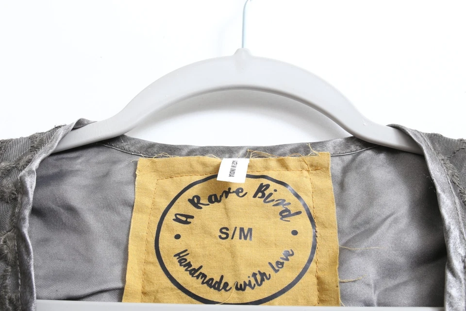 EUC S/M Women’s A RARE BIRD Satin Gray Lace Trimmed Boho Tunic Top - Image 4 of 4