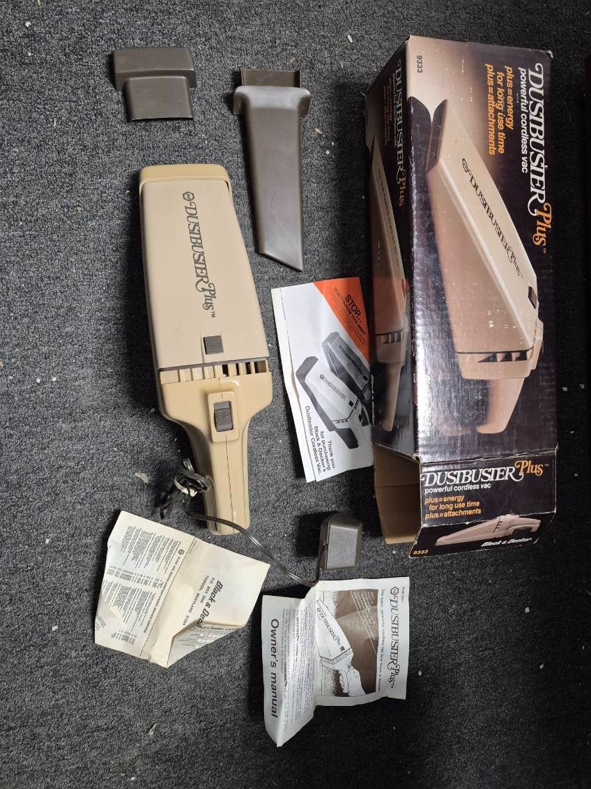 Vintage Black & Decker DustBuster Plus 9333 Cordless Handheld Vac w/ Charger 6V