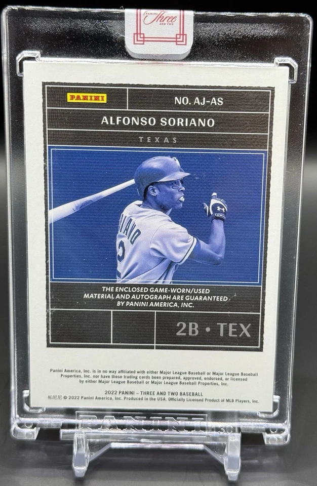 Camisetas Panini Three and Two 2022 autografiadas/49 parche automático Alfonso Soriano Foto 2 de 2