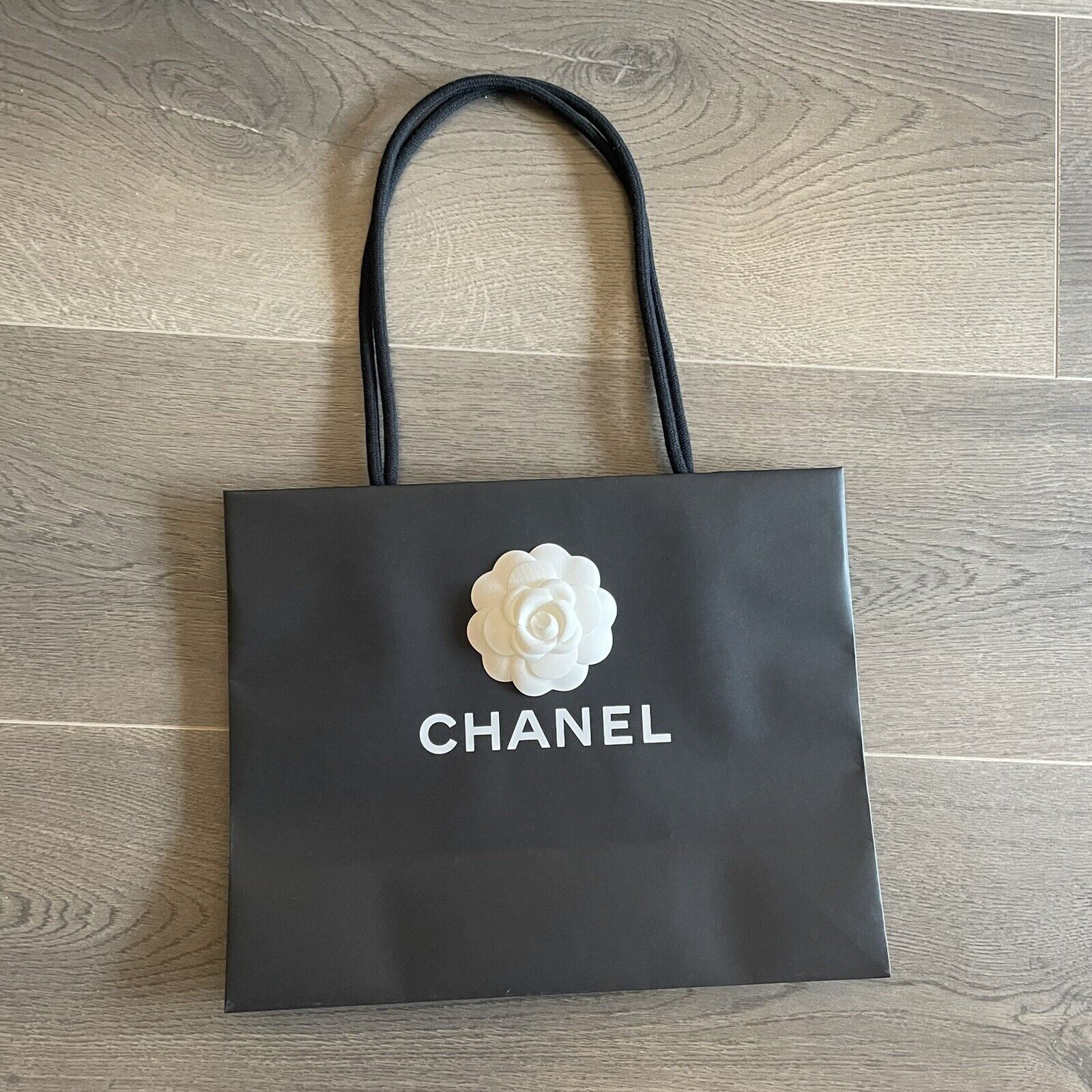 Authentic Chanel Shopping Bag with flower 12”x9 camelia Don't miss the Ranking TOP20 campaign - Medium