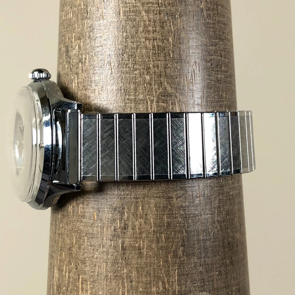 Reloj de cuerda mecánico de expansión de 33 mm fecha 20055 vintage Endura para hombre 6 1/2" Foto 3 de 4