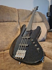 Fantastic One-Off Status Graphite / Warmoth Super Ultra Jazz Bass