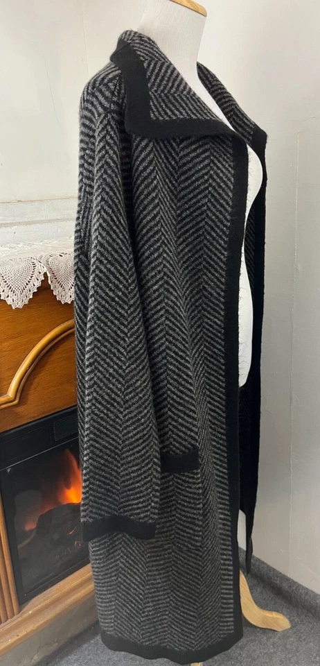 Max Chevron Design Sweater Coat ~ Large - Image 3 of 4