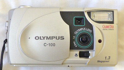 Olympus Camedia C-310 Zoom + kit chargeur + carte xD 64 Mo + étui
