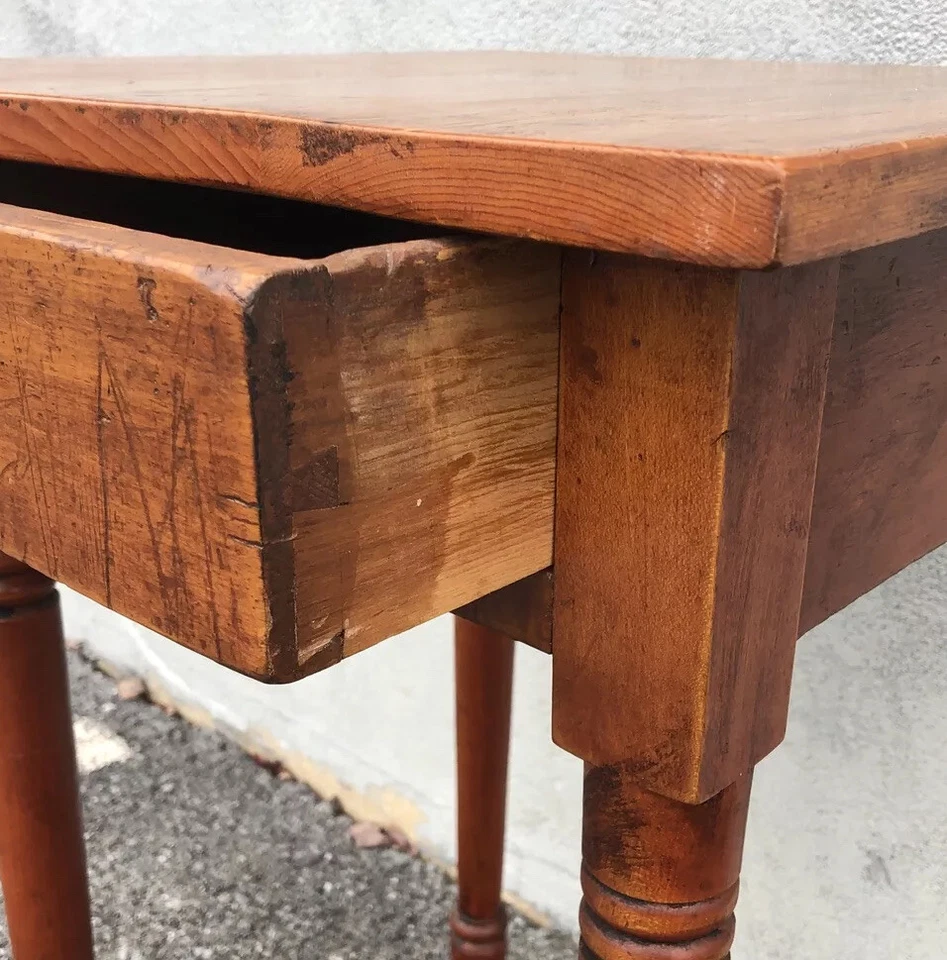 "Antigua mesa de pino con 1 dibujo 28 1/4"" X 18"" X 17 1/2""" Foto 3 de 4