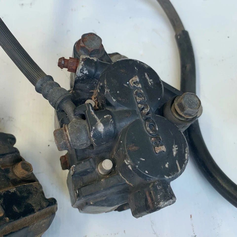 Главный цилиндр суппорта переднего тормоза Honda Interceptor VF750F VF750 1983 - Изображение 3 из 4