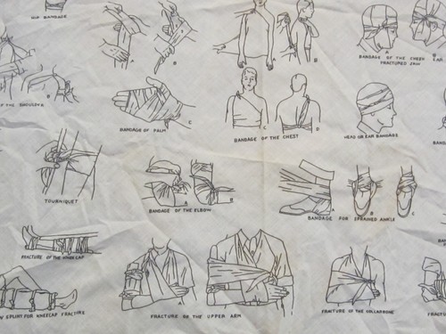 Vintage WWII First Aid illustrated triangular bandage Bandana Copyright 1942 - Picture 7 of 15